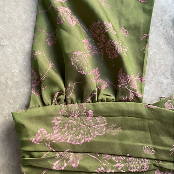 Cider Floral Criss Cross Halter Crop Top - Picture 15 of 15